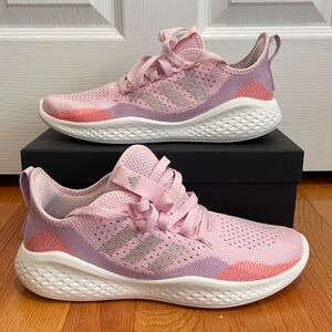 Adidas Bounce - Size 8